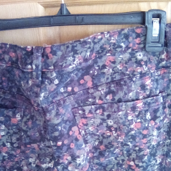 Gloria Vanderbilt Floral Straight Leg Jeans - Black and Red - Picture 7 of 11